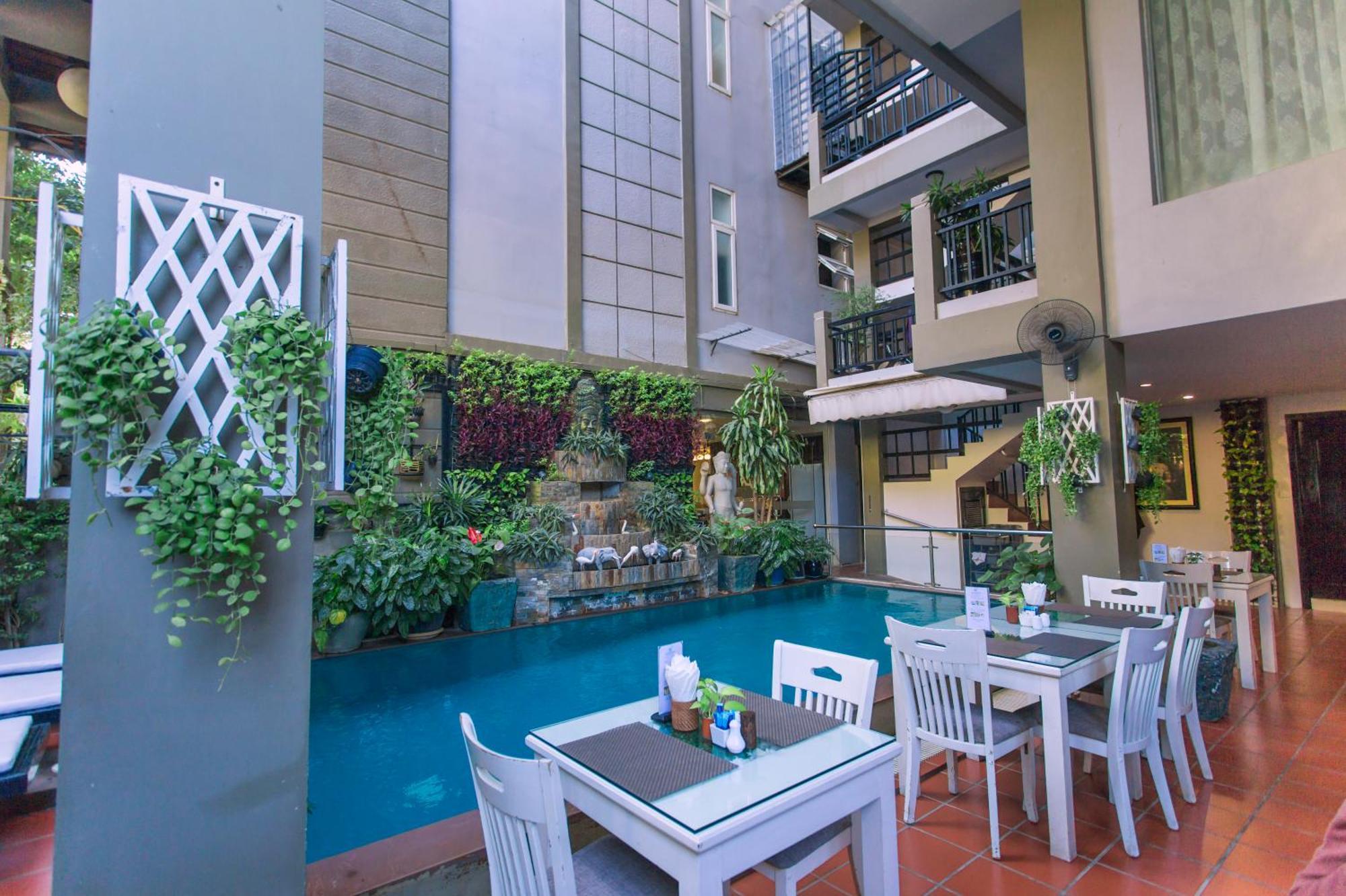 King Grand Boutique Hotel Phnom-Penh Buitenkant foto