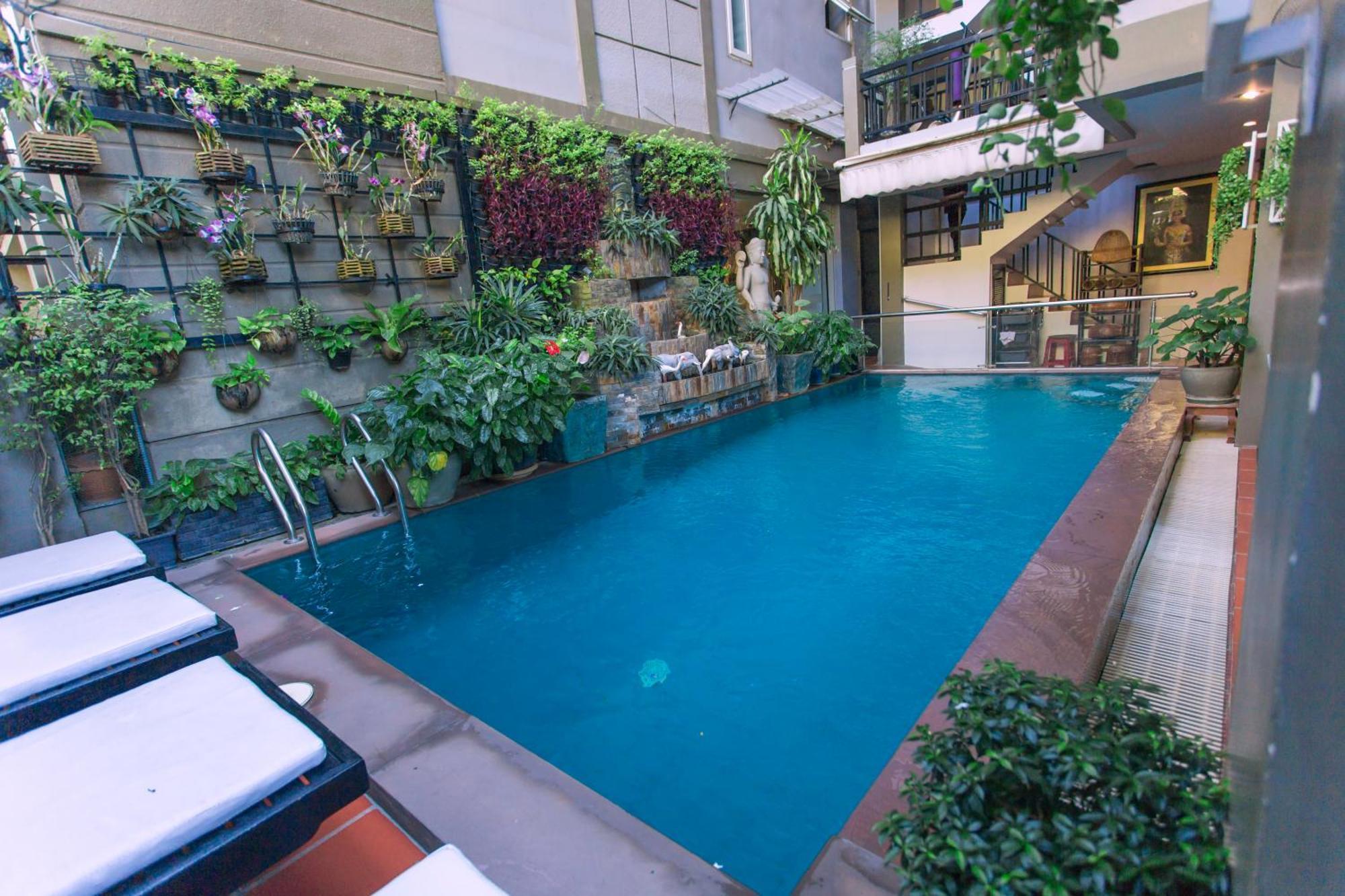 King Grand Boutique Hotel Phnom-Penh Buitenkant foto